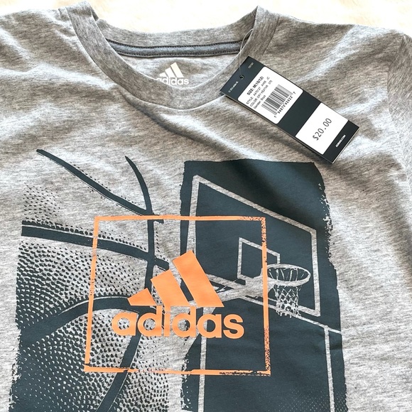 🆕Boys ADIDAS Short Sleeve Basketball Graphic T-Shirt - Picture 6 of 9